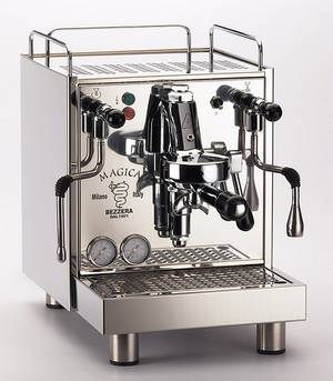 Espressomachine van Bezzera. De Bezzera Magica espressomachine is een prachtig en degelijk apparaat voor een heerlijke koffie-espresso.