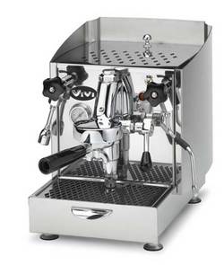 Izzo Vivi II espressomachine. Dit espressoapparaat heeft een E61 broeikoop en een koperen binnenwerk. Degelijk opgebouwd voor een professioneel gezette espresso of cappuccino thuis.
