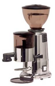 De Mecap M4 koffiemaler bevat grote maalschijven en een sterke moter. Laag toerental, bovendien een koffiemaler met doseerinrichting